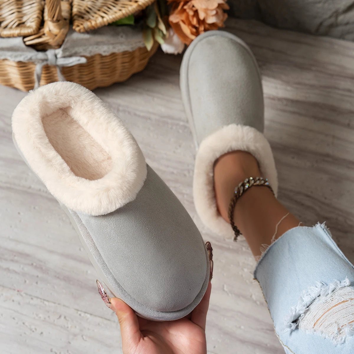 EvaCozy women's fluffy slippers collection - gift-ready winter footwear