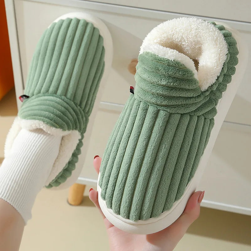 Winter plush slippers - Soft furry interior detail