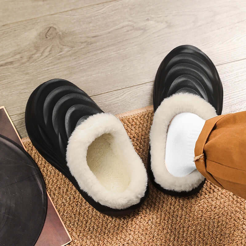 Interior velvet lining of non-slip chef shoes for all-day comfort