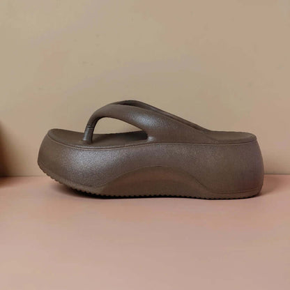 Women’s non-slip flip flops with thick bottom design