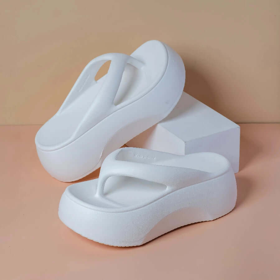 Women’s cloud sole flip flops with clip toe style